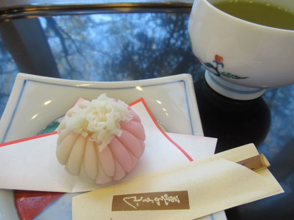 重陽の節句で菊の和菓子を食べました